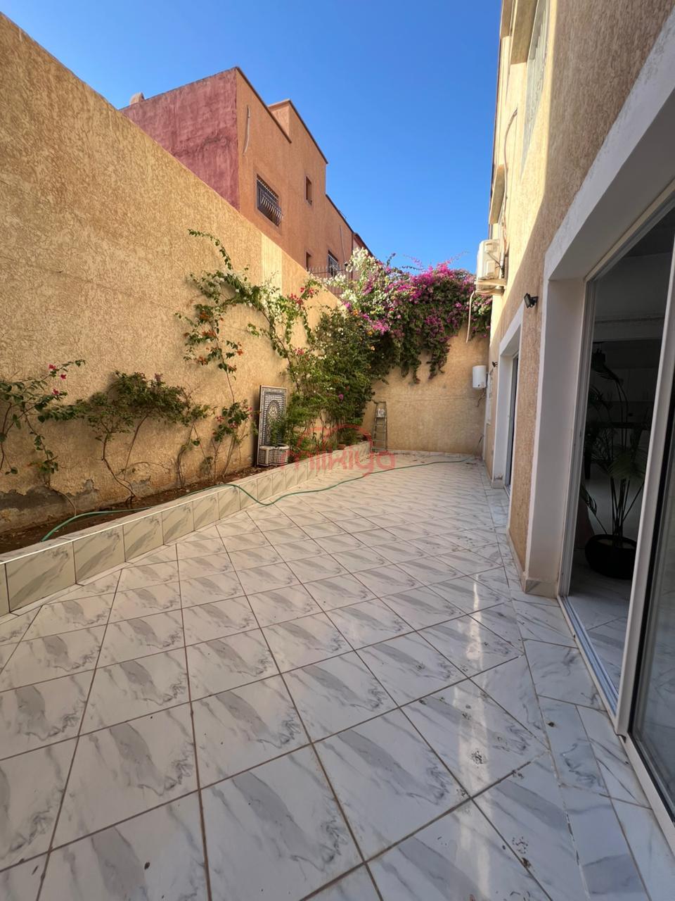 Villa 240 m² à indéfini — 8